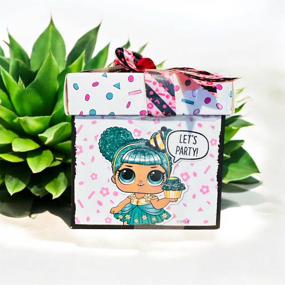 LOL Surprise Present Surprise Birthday Month Doll With 8 Surprises NEW